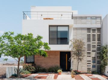 Fachada · Casa Amueblada con Piscina en Fraccionamiento Preserve