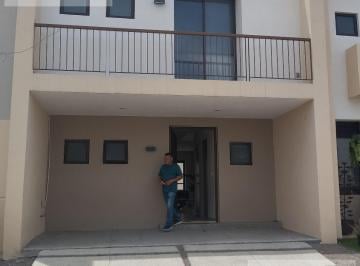 Casa · 136m² · 3 Recámaras · 2 Estacionamientos · Casa Amueblada o Sin Amueblar en Zona Norte $2,680,000 Sobre Calle Principal