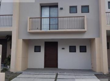 Casa · 136m² · 3 Recámaras · 2 Estacionamientos · Casa Amueblada o Sin Amueblar en Zona Norte $2,750,000 Sobre Calle Principal