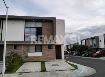Casa de 2 habitaciones, Querétaro · Casa Amueblada Renta Arboleda El Refugio