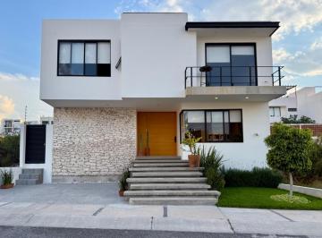 Casa · 310m² · 3 Recámaras · 3 Estacionamientos · Casa Sola en Venta en Zibatá, El Marqués, Querétaro