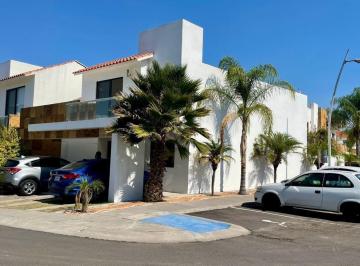 Casa en condominio · 203m² · 3 Recámaras · Oportunidad! Casa en Venta en Privada con Alberca, en Esquina, en Murano, Valle de Juriquilla