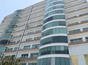 Departamento · 171m² · 3 Recámaras · 2 Estacionamientos · Departamento en Renta en Torre Oasis de 3 Recámaras, Amueblado, Cuarto de Servicio y Alberca.