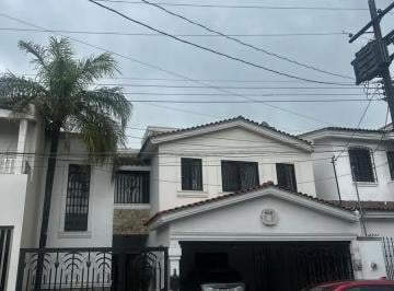 Casa de 3 habitaciones, San Pedro Garza García · Casa en Renta en San Pedro