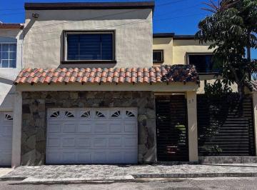Casa · 5 Recámaras · 2 Estacionamientos · Casa en Venta
