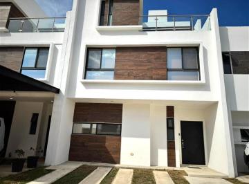 FACHADA · Casa en Venta 3 Rec 166 m² en Playa del Carmen con Casa Club