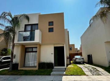 Casa en condominio de 3 habitaciones, Corregidora · Renta Puerta Real Corregidora Casa Amplio Jardin Privada Alberca Seguridad Cerca Colegios