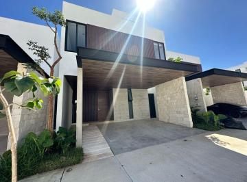 Casa de 3 habitaciones, Mérida · Casa en Renta en Privada en Temozón