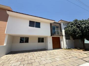 Casa de 3 habitaciones, Zapopan · Casa en Venta Jardín Real