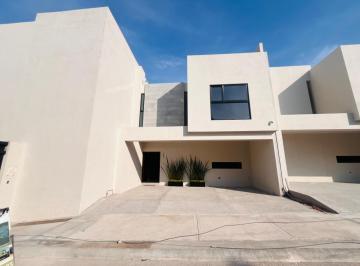 Casa · 3 Recámaras · 3 Estacionamientos · Casa en Av Sierra Vista 4600