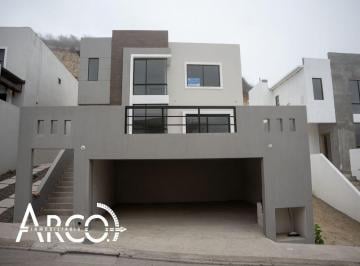 Casa · 210m² · 3 Recámaras · 2 Estacionamientos · Casa en Venta