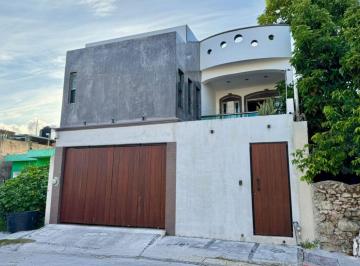 Casa de 4 habitaciones, Cozumel · Casa de 3 Niveles con Rooftop | Pozo de Agua | Terraza Amplia | en Venta