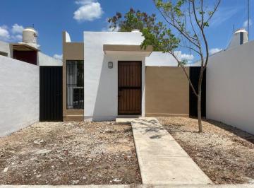 Casa de 2 habitaciones, Mérida · Casa en Venta Totalmente Remodelada en Caucel II