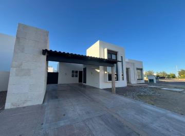 Casa en condominio de 3 habitaciones, Aguascalientes · Residencia de un Piso 470 m² Const., 1000 m² Terreno en Esquina,6 Autos, Moderna