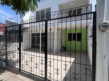 Casa · 205m² · 6 Recámaras · 1 Estacionamiento · Excelente Propiedad en Las Aguilas, Zapopan.