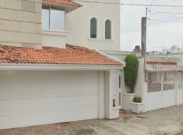 Casa de 3 habitaciones, Veracruz · Casa con 215 m² Superficie de Terreno, 3 Habitaciones en Venta en Salvador Diaz Miron
