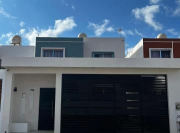 Casa · 90m² · 2 Recámaras · 2 Estacionamientos · Casa en Renta en Gran San Pedro Cholul