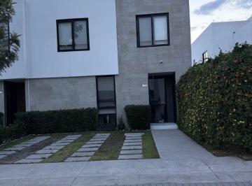 Casa en condominio · 3 Recámaras · 2 Estacionamientos · Casa con Roof Garden y Amenidades Premium – Altos Juriquilla
