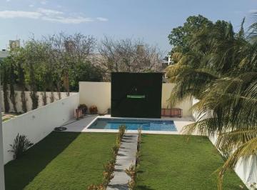 Casa · 264m² · 4 Recámaras · 2 Estacionamientos · Venta Espectacular Casa 4 Recamaras Enorme Jardin y Alberca Equipada en San Antonio Hool Dzitya