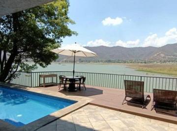 91af9f46b12d10aed05f29391c4735603d9226513113cc844e667c206be027b8 · Casa en Venta en Valle de Bravo