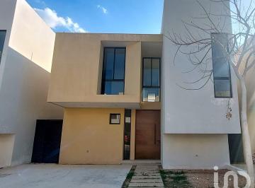 Casa · 230m² · 4 Recámaras · 2 Estacionamientos · Casa en Venta Conkal, Yucatán (Praderas del Mayab)