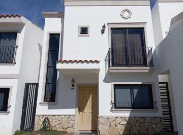 Casa · 300m² · 3 Recámaras · 2 Estacionamientos · Casa en Azul Marino