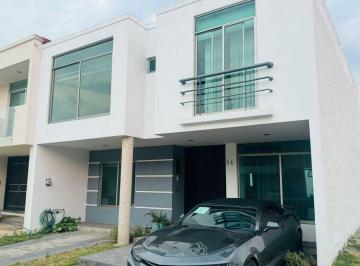 Casa en condominio · 225m² · 3 Recámaras · 2 Estacionamientos · Casa Amueblada en Venta Frente Al Tec de Monterrey | Coto Sole Zona Real Zapopan