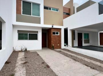 Casa · 3 Recámaras · 2 Estacionamientos · Casa en Portovera