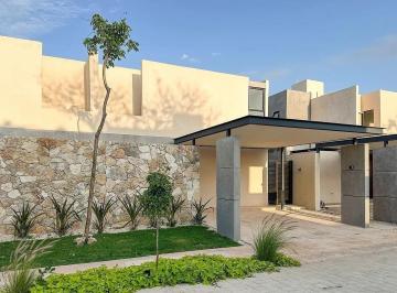 Casa de 3 habitaciones, Conkal · Casa en Conkal con 3 Habitaciones, en Privada con Amenidades.