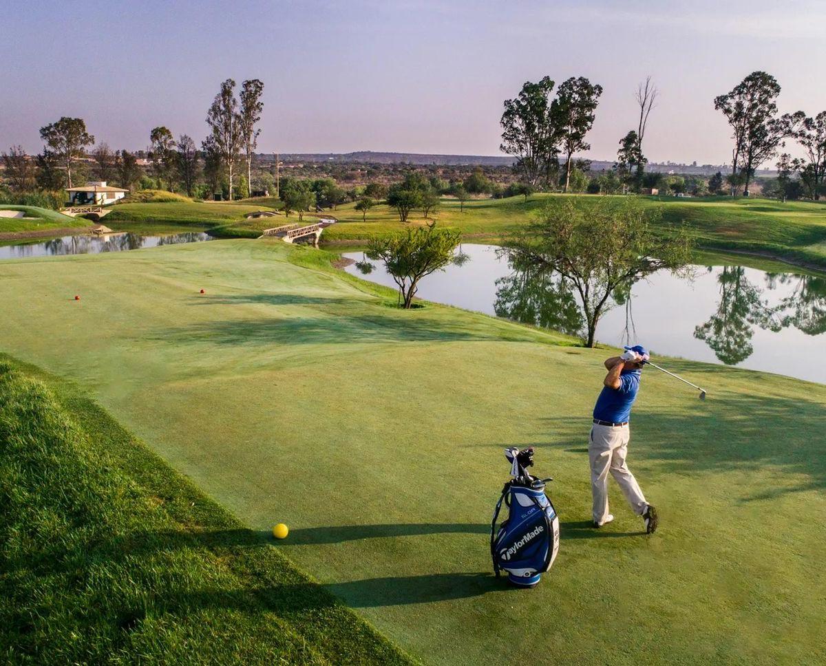 Como Nueva! Impecable! Dentro de Campo de Golf!