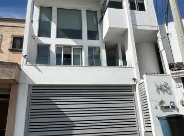 Casa · 220ha · 4 Recámaras · 2 Estacionamientos · Casa en Venta en San Jeronimo en Monterrey en Privada