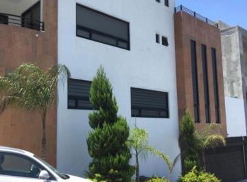 Casa · 200ha · 3 Recámaras · 2 Estacionamientos · Casa Amueblada en Renta Zona Cumbres Elite en Monterrey
