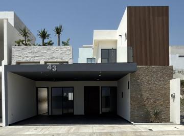 Casa · 185m² · 3 Recámaras · 2 Estacionamientos · Casa en Venta en Punto Lomas