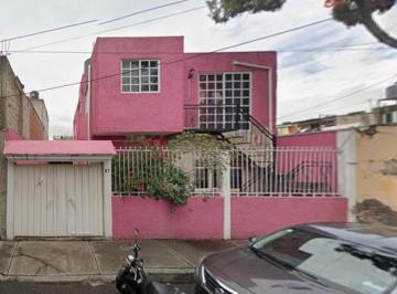 Casa de 3 habitaciones, Azcapotzalco · Casa en Remate Hipotecario con Excelente Ubicación y Precio por Debajo de Su Valor Comercial