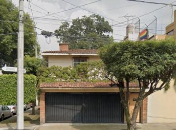 Casa de 4 habitaciones, Coyoacán · Casa en Venta en Col. del Carmen, Calle Francisco Javier Mina, Coyoacan, Cdmx