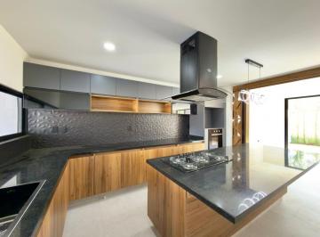Casa de 4 habitaciones, San Andrés Cholula · Casa en Venta en Lomas de Angelópolis en Parque Sonora