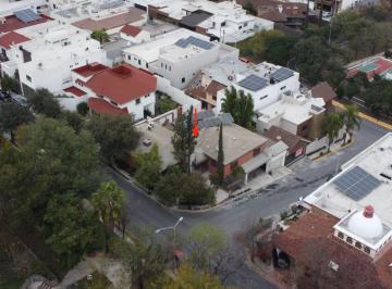 Casa de 3 habitaciones, Monterrey · Residencia en Esquina Frente a Parque | Cumbres 4° Sector