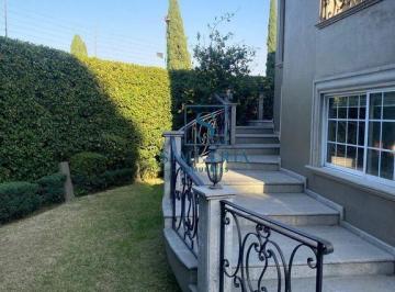 Casa · 1050m² · 4 Recámaras · 6 Estacionamientos · Casa en Venta en Bosques de Las Lomas