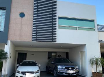 Casa de 3 habitaciones, Monterrey · Casa en Venta