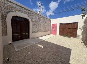 Casa · 189m² · 3 Recámaras · 1 Estacionamiento · Venta Casa Colonial Remodelada 3 Recamaras, jardin, Cochera y Alberca en Barrio San Cristobal