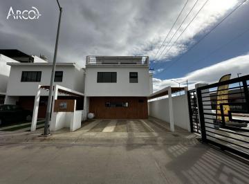 Casa · 178m² · 2 Recámaras · 2 Estacionamientos · Casa en Venta