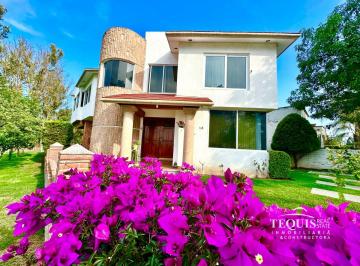 Casa de 3 habitaciones, Tequisquiapan · Casa con Alberca en Renta en Club de Golf Tequisquiapan
