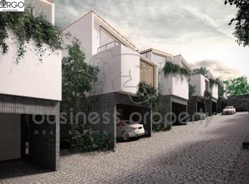 Casa · 402m² · 3 Recámaras · 3 Estacionamientos · Gran Oportunidad Casa Dentro de La Sexta Sección de Lomas Verdes