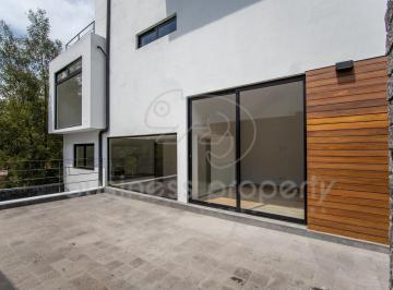 Casa · 392m² · 3 Recámaras · 3 Estacionamientos · Hermosa Casa Dentro de La Sexta Sección de Lomas Verdes