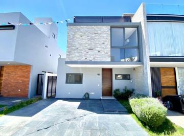 Casa de 4 habitaciones, Zapopan · Oportunidad Unica Casa Nueva en Venta en Coto Galeana en Parques Vallarta