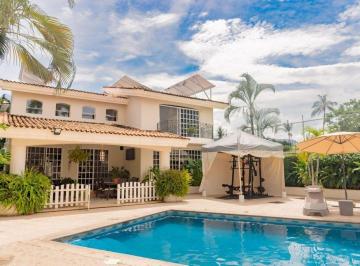 Casa · 625m² · 4 Recámaras · 4 Estacionamientos · Casa Cinco Gaviotas en Venta en Puerto Vallarta Jalisco