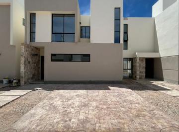 Casa · 134m² · 3 Recámaras · 2 Estacionamientos · Casa en Venta en Privada Residencial, Tixcacal, Mérida Yucatán.