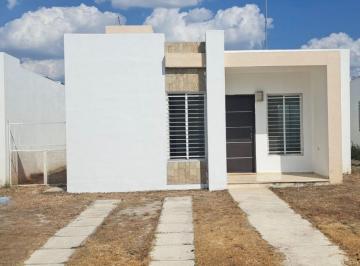Casa de 2 habitaciones, Mérida · Casa en Renta de 2 Recamaras en Privada Santa Fe