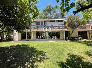 Casa · 733m² · 5 Recámaras · 7 Estacionamientos · Casa en Venta en Jardines del Pedregal