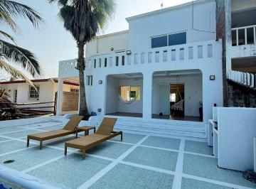 Casa · 230m² · 3 Recámaras · 1 Estacionamiento · Casa Costa Esmeralda, Veracruz